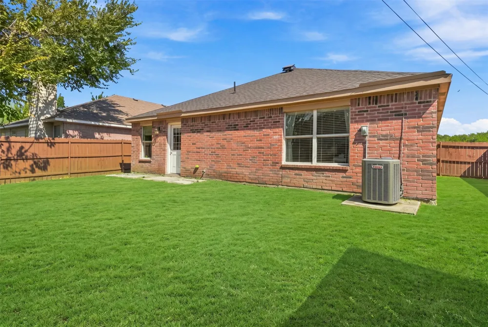 8570 Bearden Lane Dallas, TX 75227