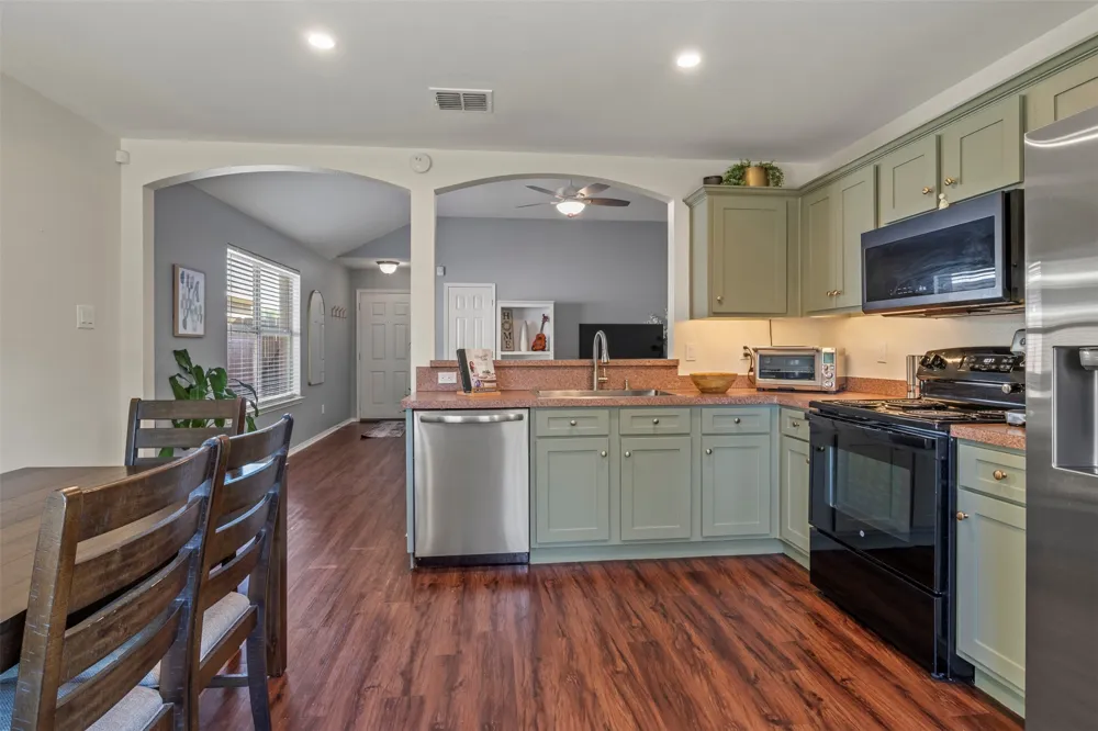 8570 Bearden Lane Dallas, TX 75227