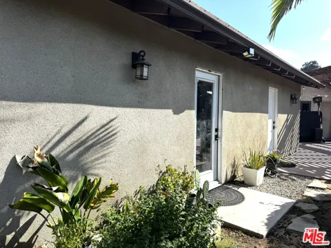 1025 Don Robles