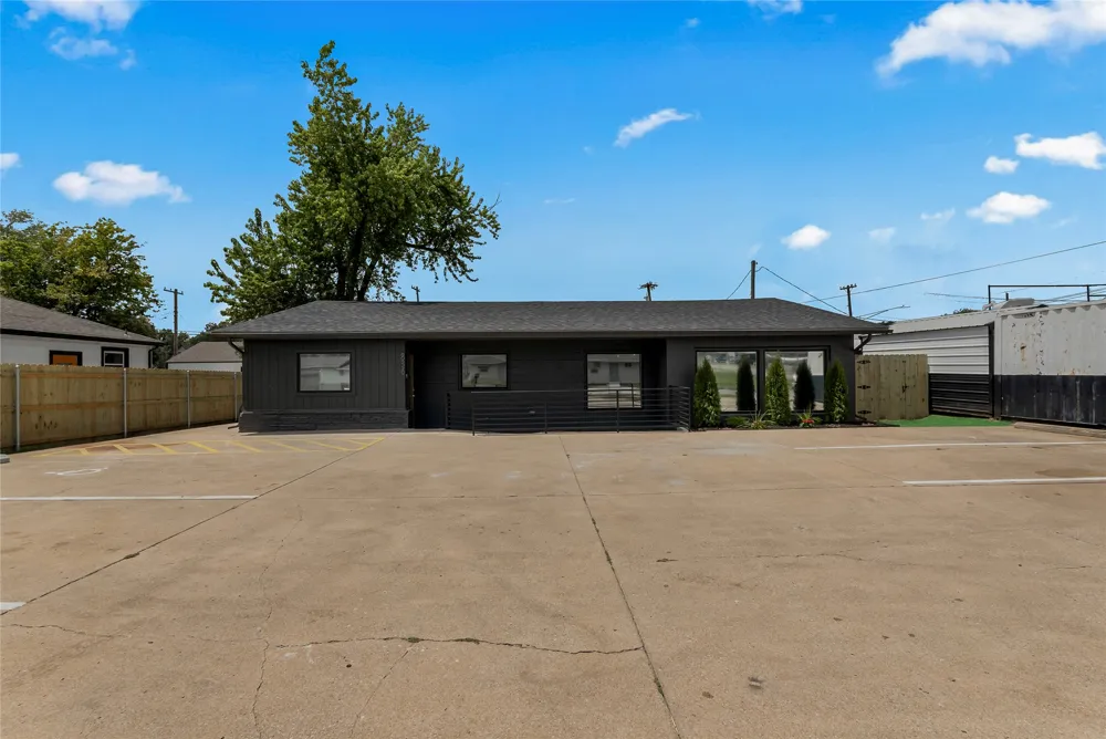 836 1st Street Broken Arrow, OK 74012