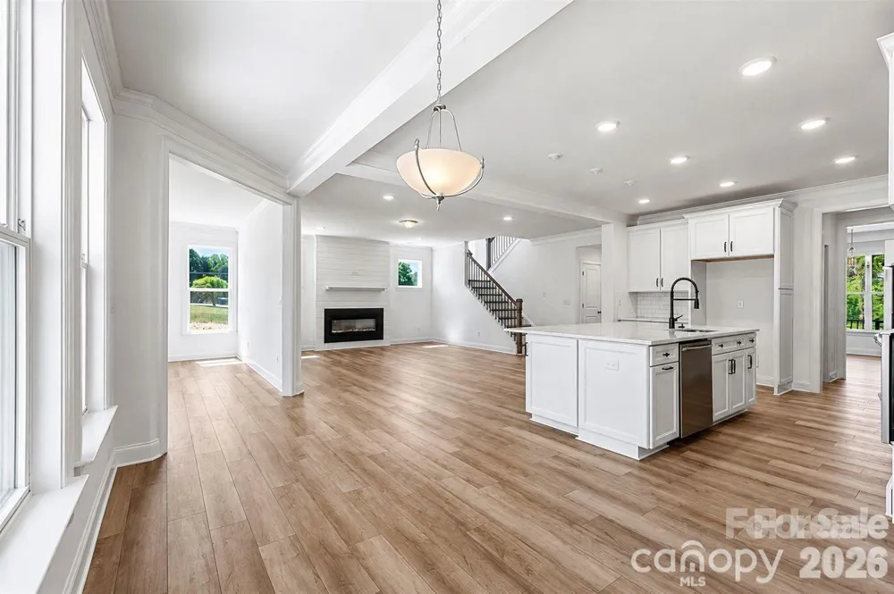 5944 Bakers Point Hickory, NC 28602