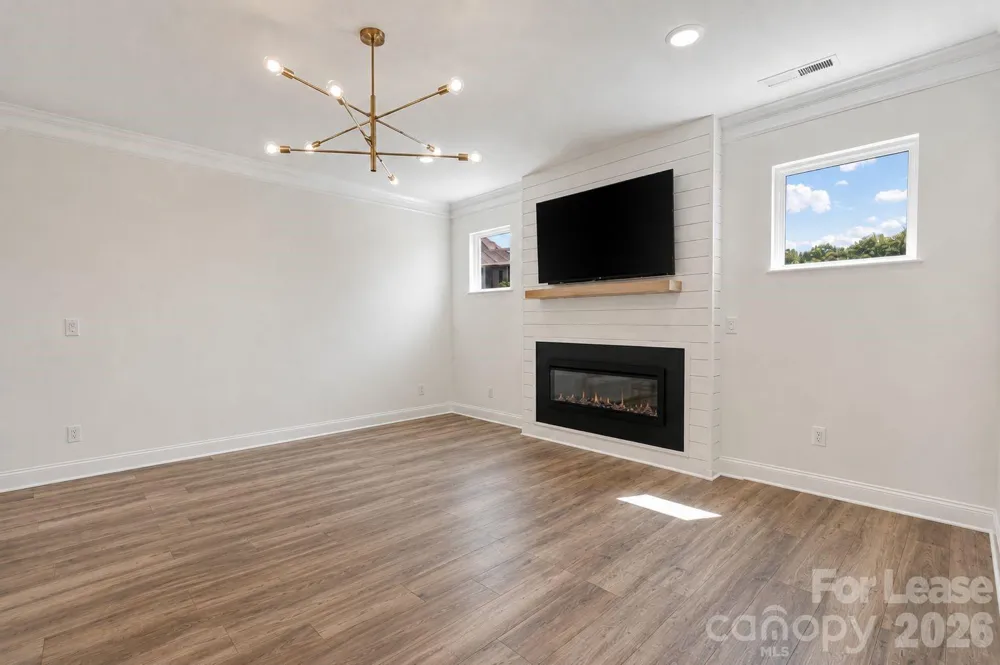 5944 Bakers Point Hickory, NC 28602
