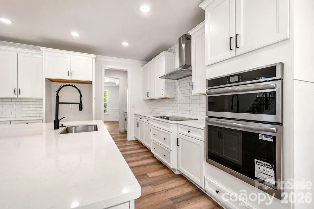 5944 Bakers Point Hickory, NC 28602