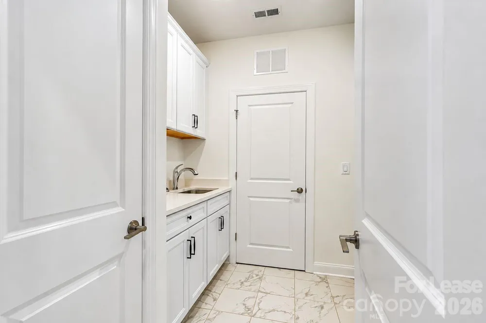 5944 Bakers Point Hickory, NC 28602