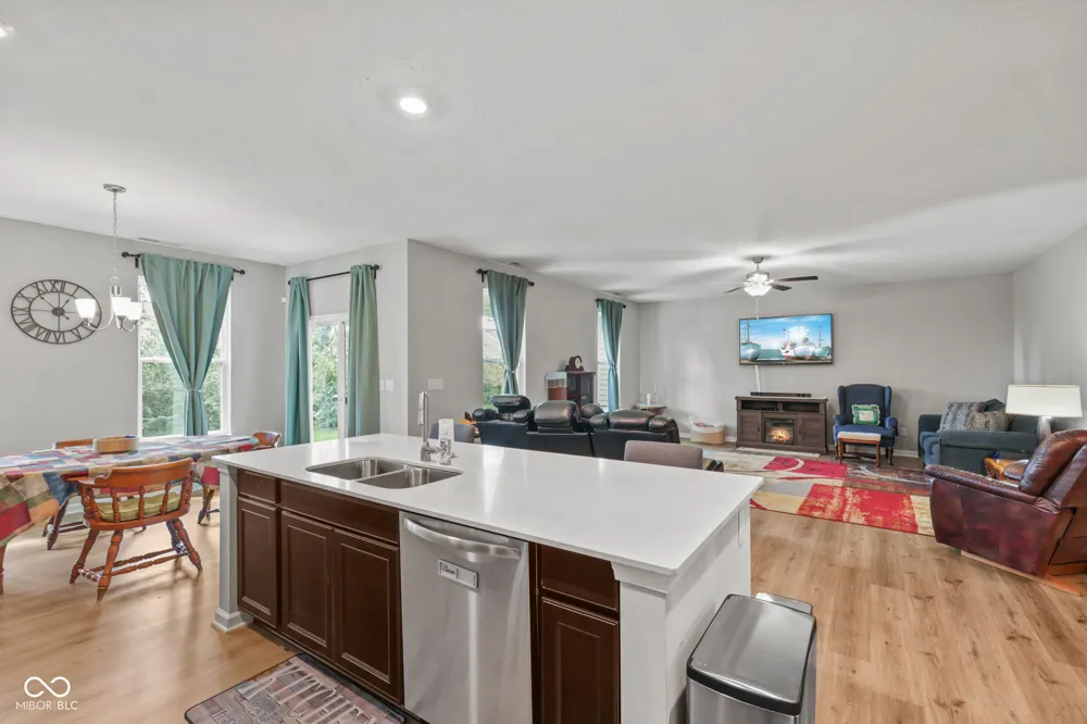 2537 Riviera Place Greenwood, IN 46143