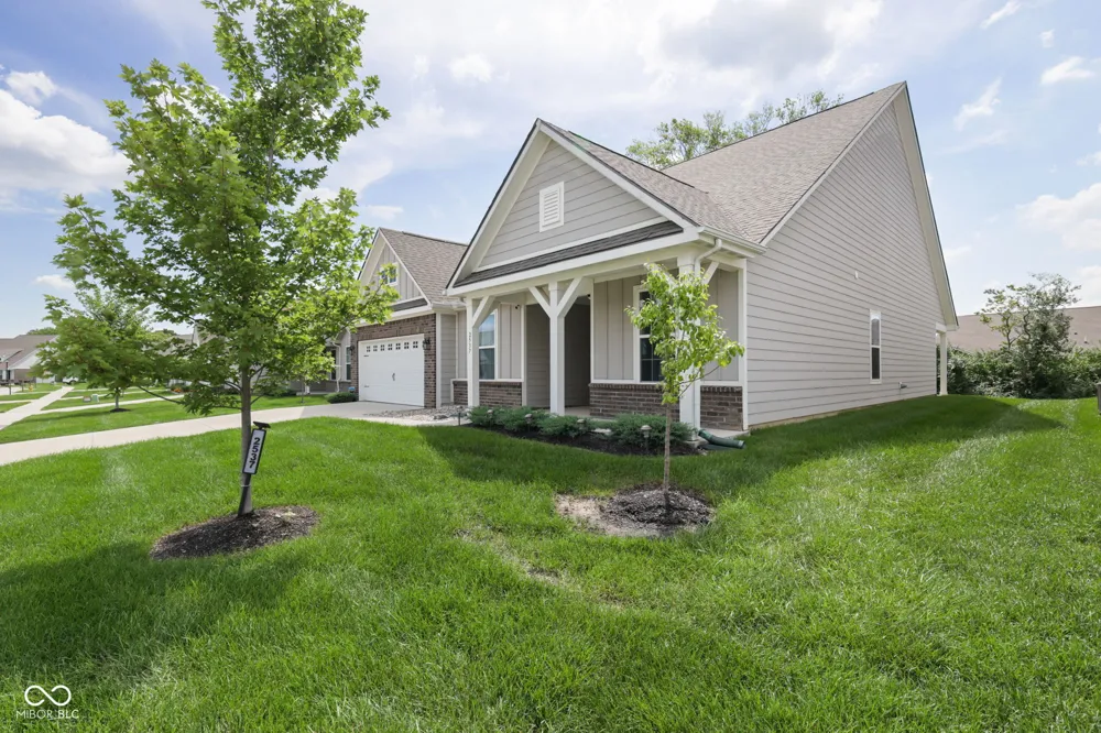2537 Riviera Place Greenwood, IN 46143