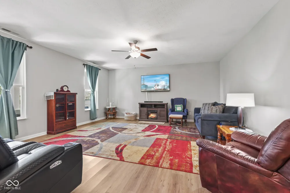 2537 Riviera Place Greenwood, IN 46143