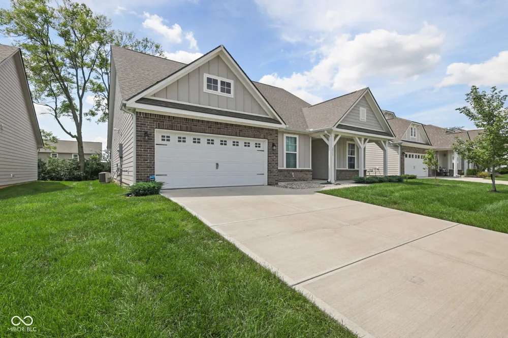 2537 Riviera Place Greenwood, IN 46143