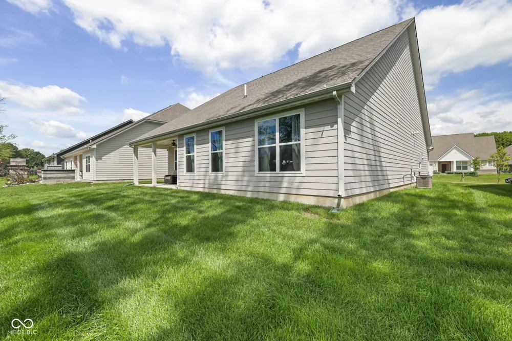 2537 Riviera Place Greenwood, IN 46143