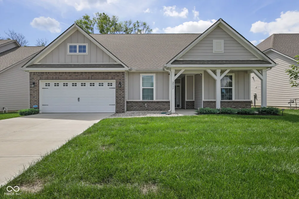 2537 Riviera Place Greenwood, IN 46143