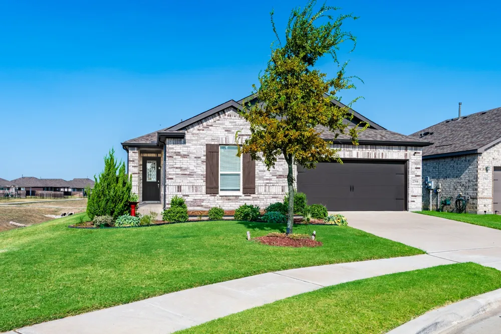 2701 Webb Avenue Aubrey, TX 76227