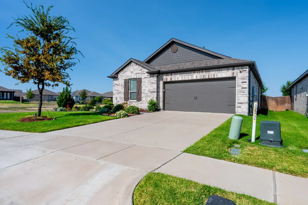 2701 Webb Avenue Aubrey, TX 76227
