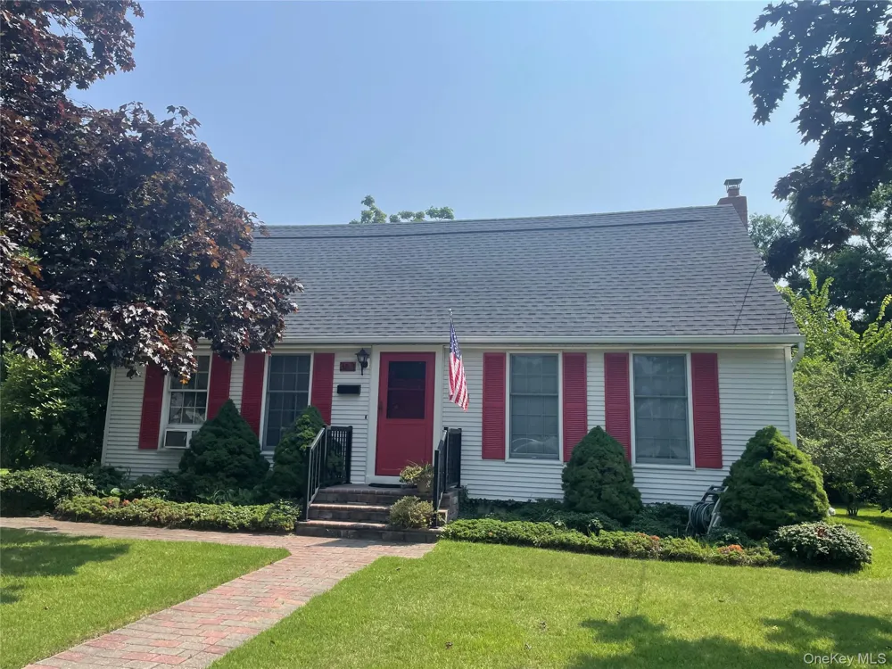 363 3rd Avenue Bayport, NY 11705