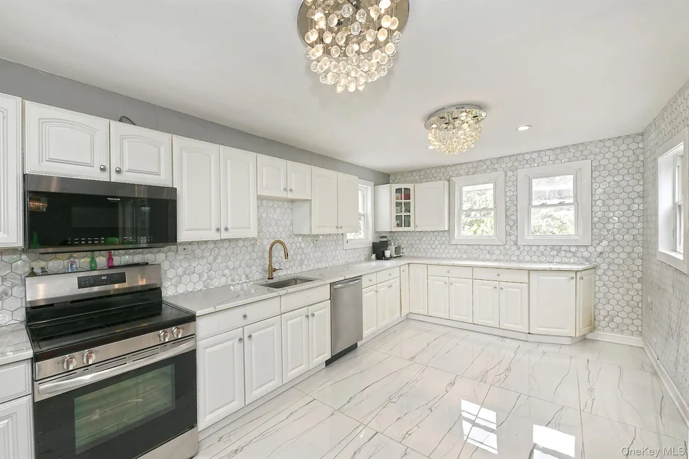 5 Shadywood Court Huntington, NY 11743