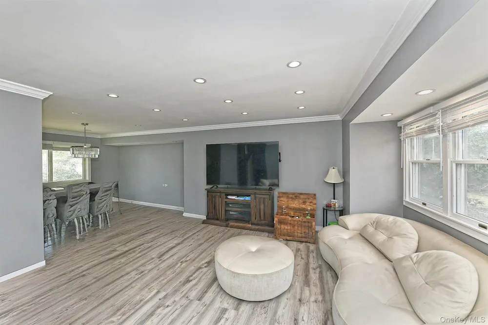5 Shadywood Court Huntington, NY 11743