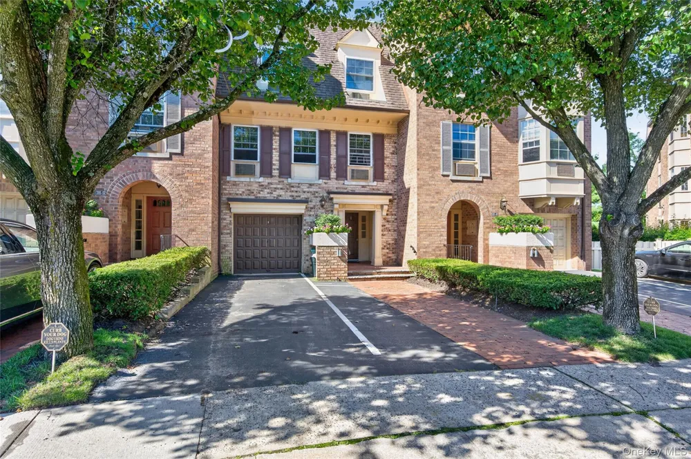 20550 Brian Crescent #1076 Bayside, NY 11360