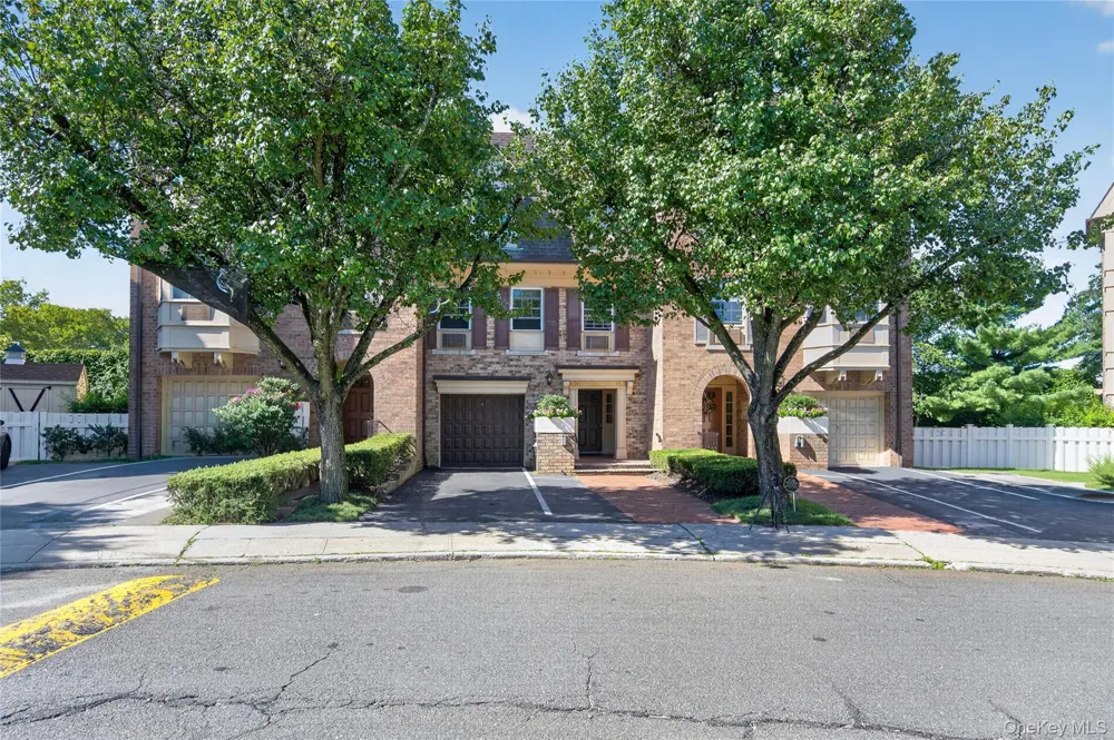 20550 Brian Crescent #1076 Bayside, NY 11360