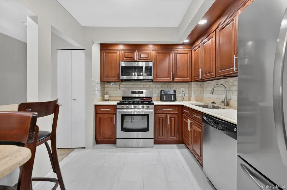 20550 Brian Crescent #1076 Bayside, NY 11360