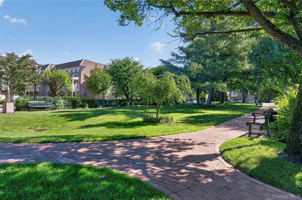 20550 Brian Crescent #1076 Bayside, NY 11360