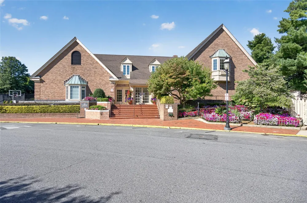 20550 Brian Crescent #1076 Bayside, NY 11360