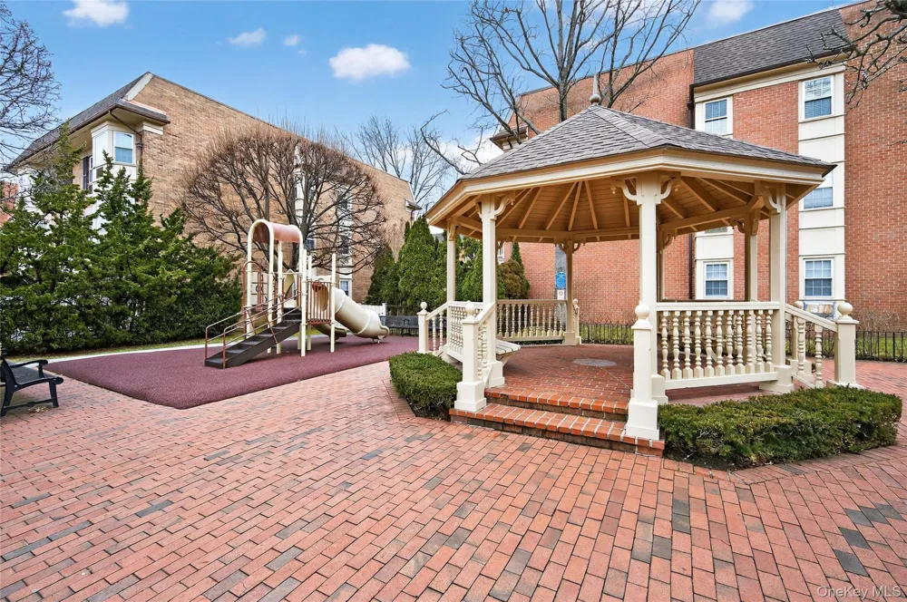 20550 Brian Crescent #1076 Bayside, NY 11360