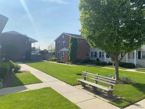 520 Kensington Lane