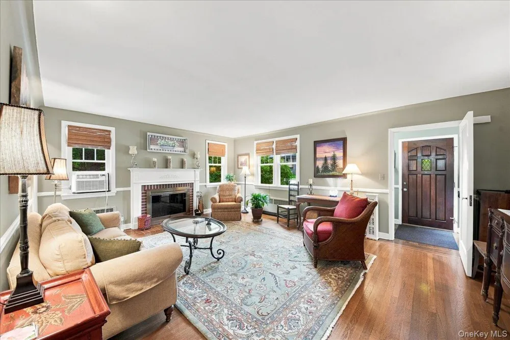 332 Kelly Street Hawthorne, NY 10532
