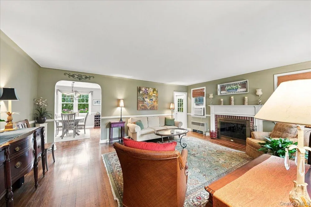 332 Kelly Street Hawthorne, NY 10532