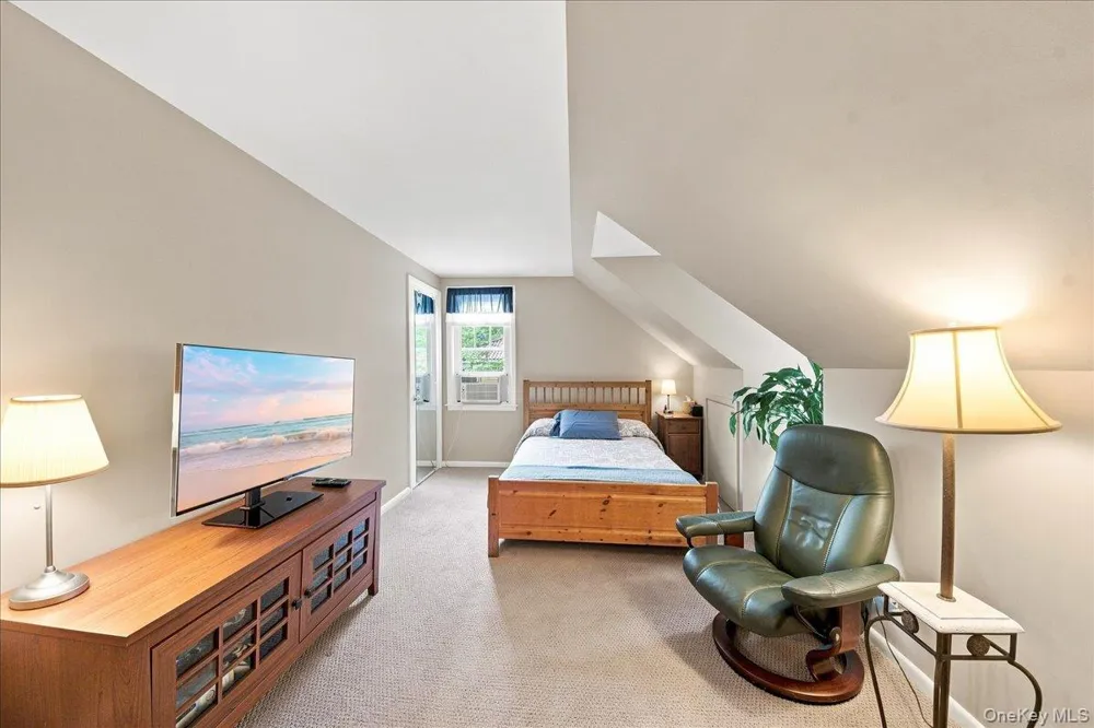 332 Kelly Street Hawthorne, NY 10532