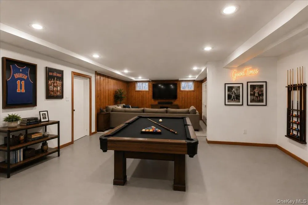 332 Kelly Street Hawthorne, NY 10532