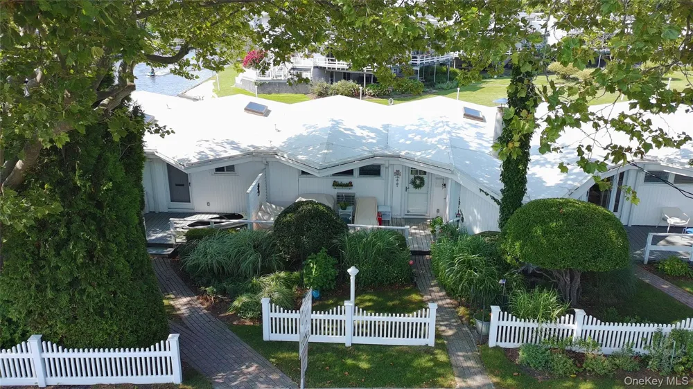 35 LIBRARY #8 T Westhampton Beach, NY 11978