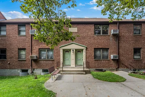 58 09 246th Crescent #upper unit
