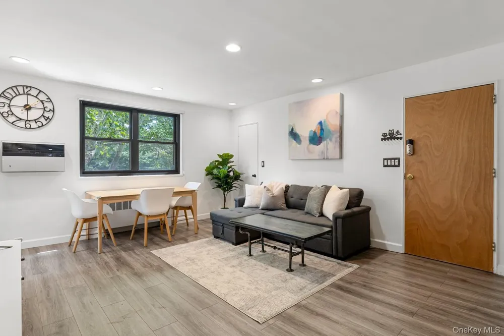 58 09 246th Crescent #upper unit Douglaston, NY 11362