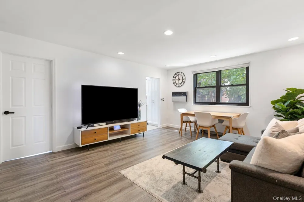 58 09 246th Crescent #upper unit Douglaston, NY 11362