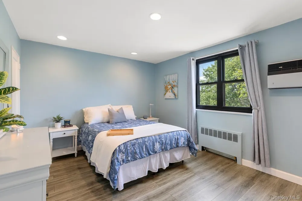 58 09 246th Crescent #upper unit Douglaston, NY 11362