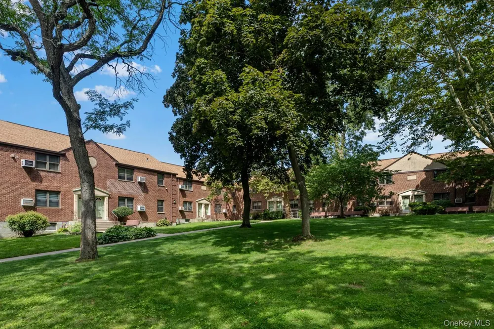58 09 246th Crescent #upper unit Douglaston, NY 11362