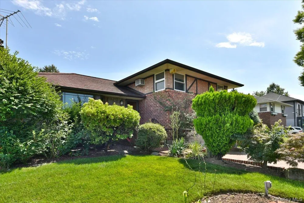 12 Leonard Road Syosset, NY 11791