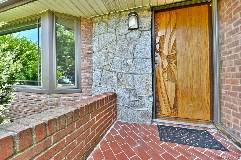12 Leonard Road Syosset, NY 11791