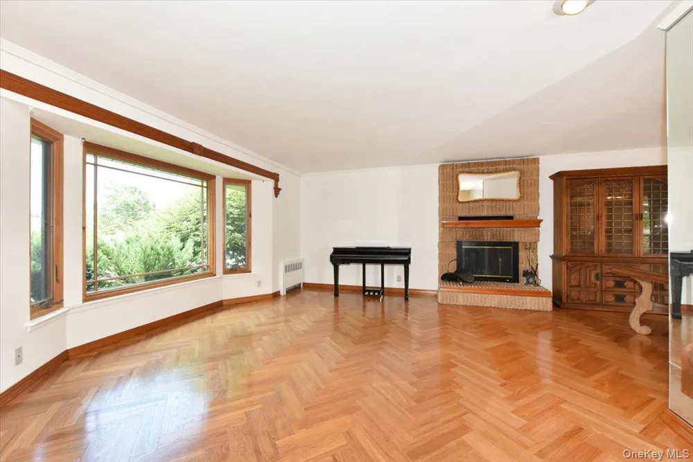 12 Leonard Road Syosset, NY 11791