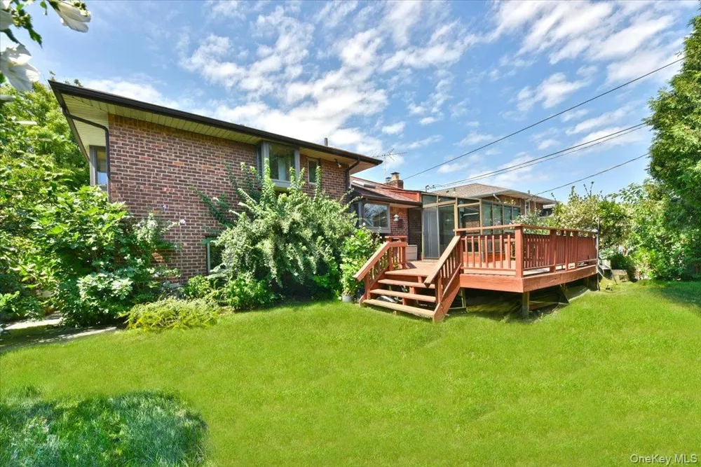 12 Leonard Road Syosset, NY 11791