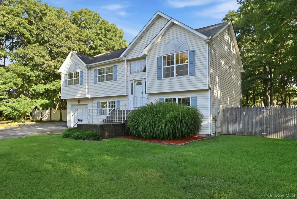 3 Mulligan Drive Medford, NY 11763