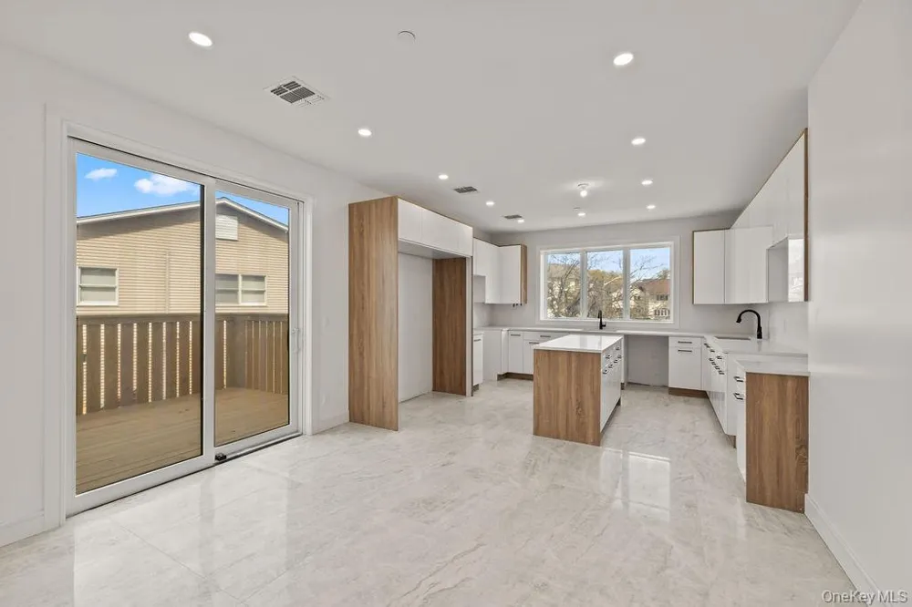15 Warren Court #212 Monsey, NY 10952