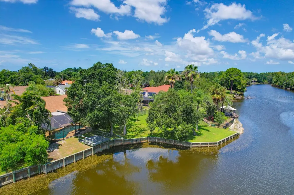 80 FOXFIRE LANE Oldsmar, FL 34677