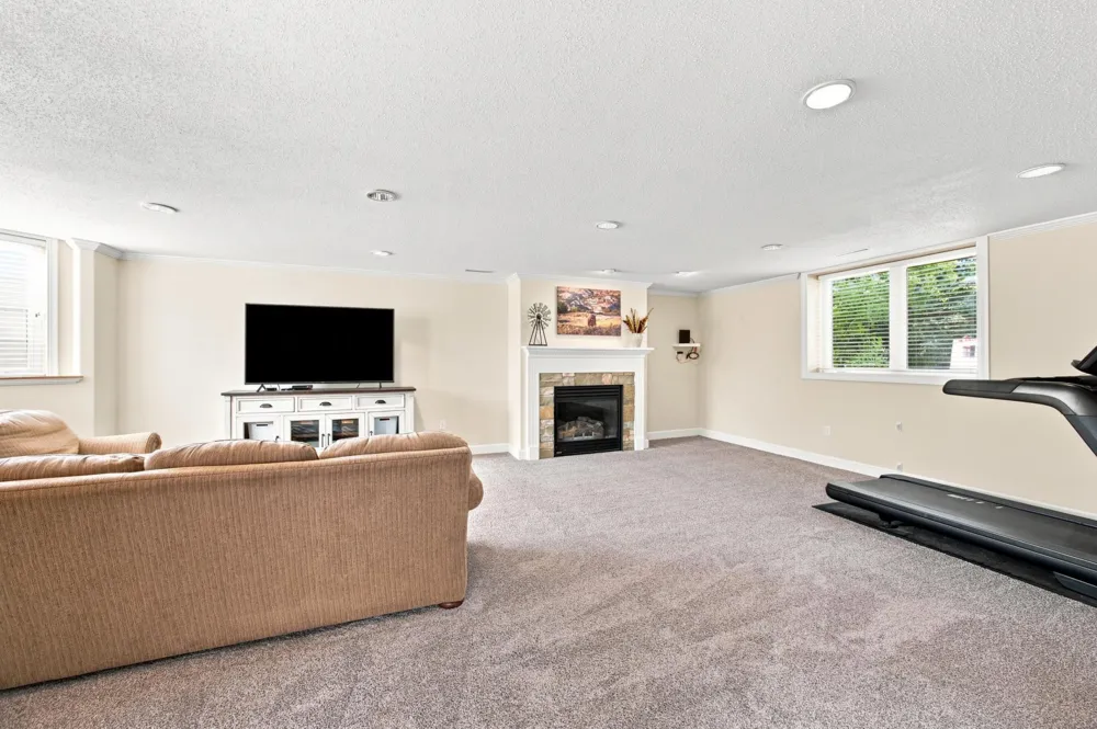2715 32nd Street S Fargo, ND 58103