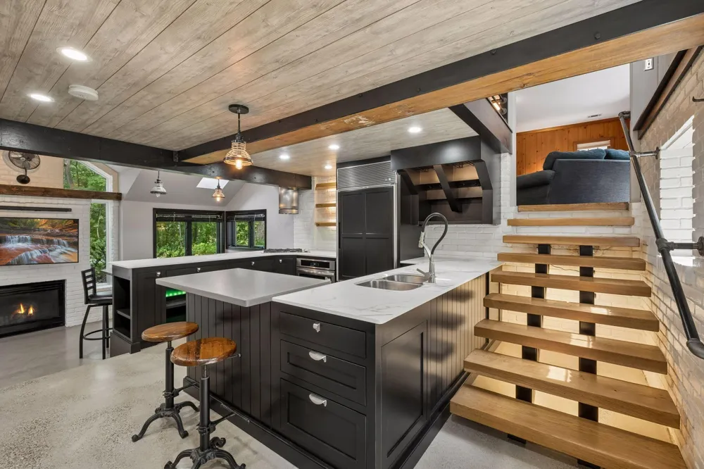 15517 Excelsior Boulevard Minnetonka, MN 55345