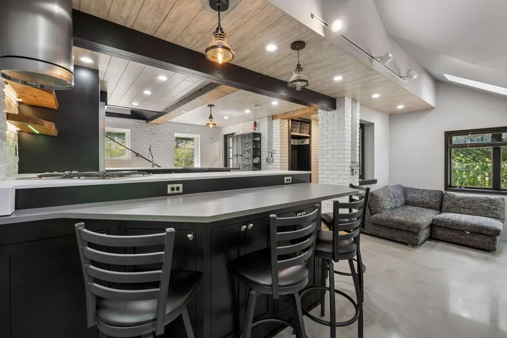 15517 Excelsior Boulevard Minnetonka, MN 55345