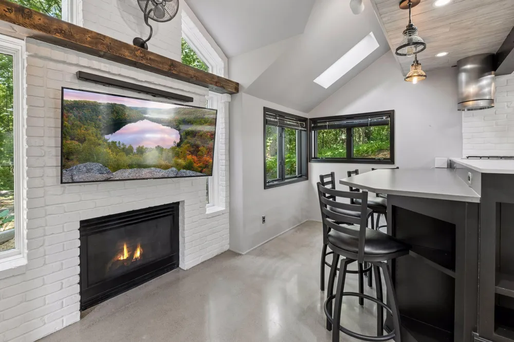 15517 Excelsior Boulevard Minnetonka, MN 55345