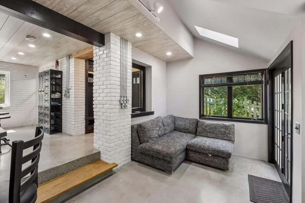15517 Excelsior Boulevard Minnetonka, MN 55345