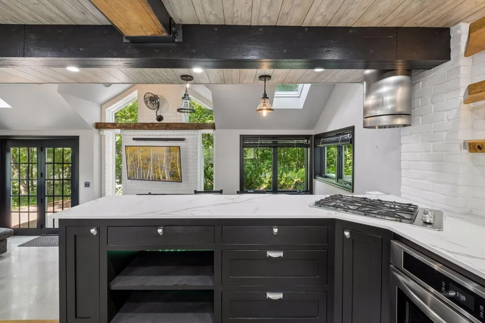 15517 Excelsior Boulevard Minnetonka, MN 55345
