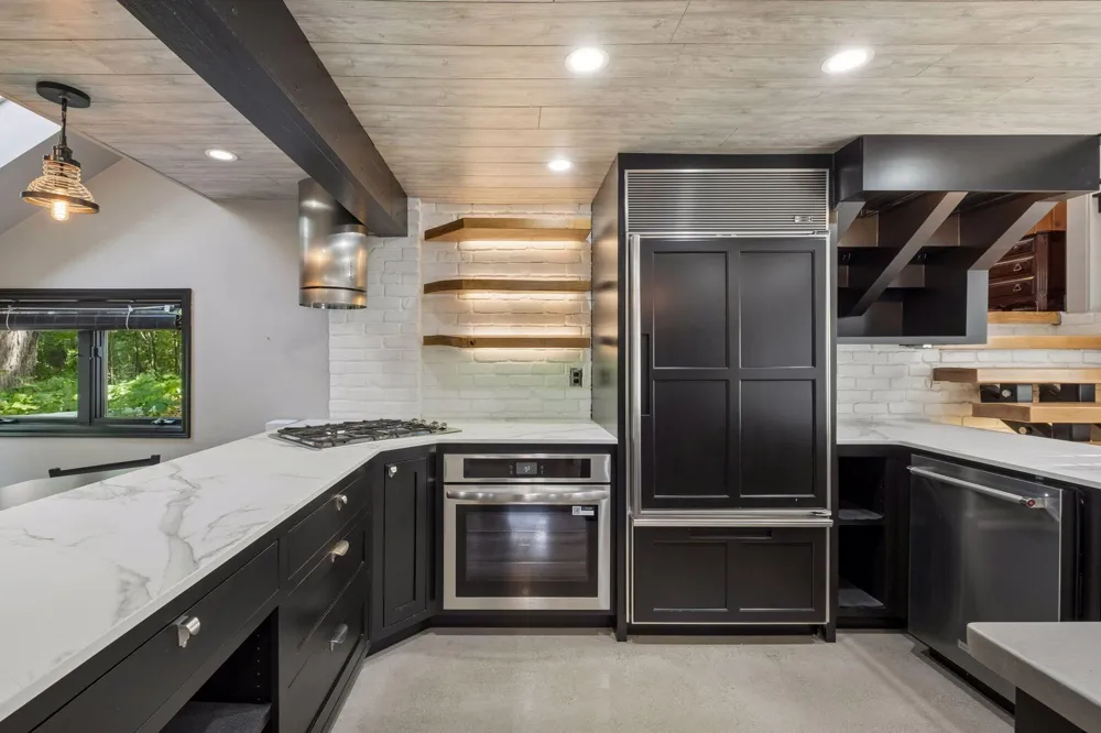 15517 Excelsior Boulevard Minnetonka, MN 55345